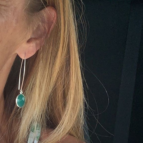 Boucles d'oreilles en agate verte facettée, un bijou d'été