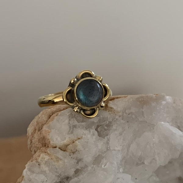 Bague fleur en labradorite et bronze, bague ajustable