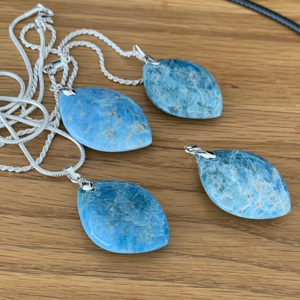 Collier pendentif apatite, Pendentif en argent apatite bleue océan