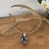 Pendentif rhodonite naturelle, la pierre des émotions