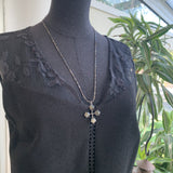 Collier croix en labradorite style vintage, un bijou unique