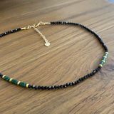 Collier en spinelle noire facettée et malachite 