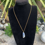 Collier cyanite or, pendentif en cyanite bleue, Choker lame de cyanite bleue