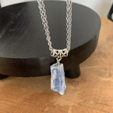 Collier en cyanite bleue double chaine pour un bijou unique