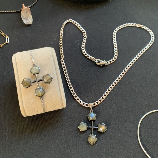 Labradorite collier croix du Languedoc, collier tendance