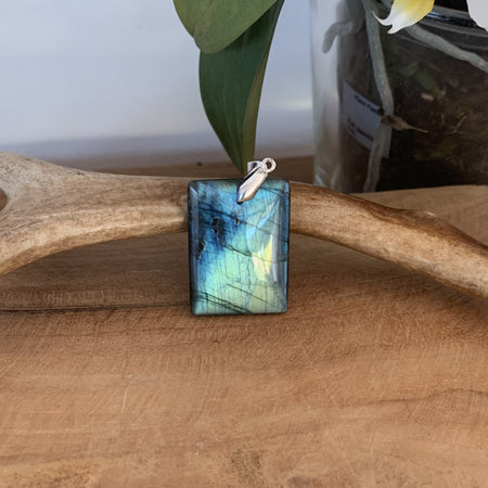 Pendentif pointe de quartz clair