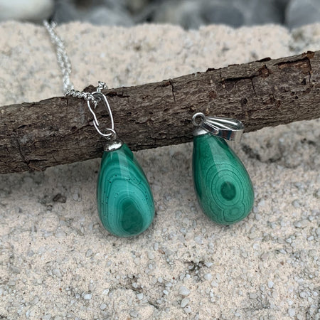 Ras de cou en Spinelle noir et Malachite, un Collier de perles de pierres précieuses