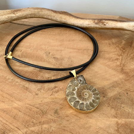 Pendentif oeil de tigre, une amulette de protection pour tous