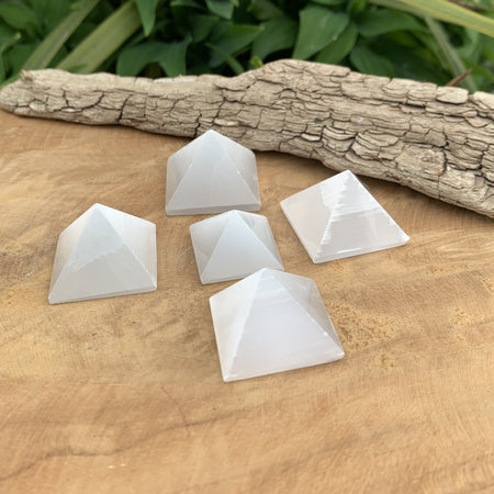 Pyramide de quartz blanc, pyramide reiki grade supérieur