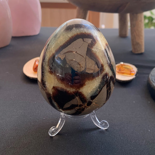 Septarian egg, œuf de septaria et de calcite jaune de 534g