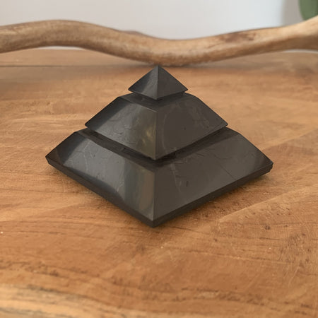 Orgonite Shungite en pyramide avec Arbre de vie, une énergie bienfaisante