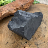 Grande shungite naturelle authentique, un magnifique bloc de shungite brute