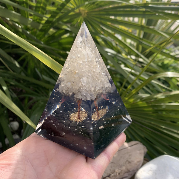 Orgonite Shungite en pyramide avec Arbre de vie, une énergie bienfaisante