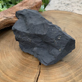 Grande shungite naturelle authentique, un magnifique bloc de shungite brute