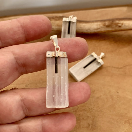 Pendentif pointe de quartz clair