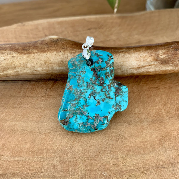 Pendentif en turquoise naturelle brute de l'Himalaya, la pierre des chamanes