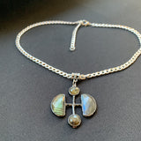 Collier croix en labradorite facettée, tendance moderne