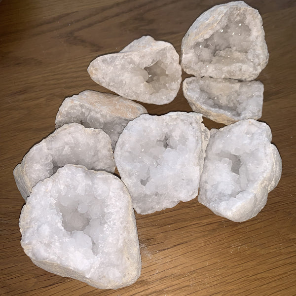 Géode de cristal de quartz vendue entière, taille moyenne 400g