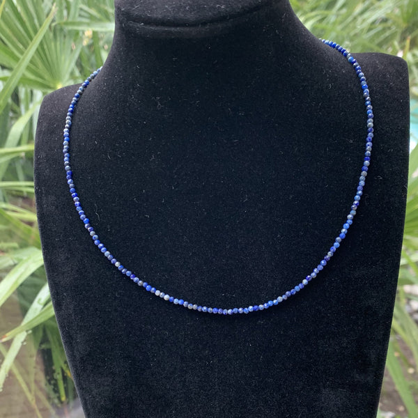 collier lapis-lazuli en perles facettées, ras de cou