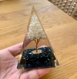 Orgonite Shungite en pyramide avec Arbre de vie, une énergie bienfaisante