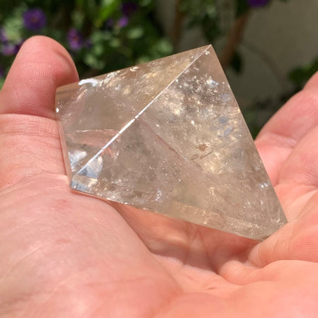 Apophyllite blanche, un cristal unique à l'éclat nacré