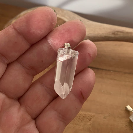 Pendentif rubis zoïsite, anyolite pour vous et vos animaux en manque d'énergie