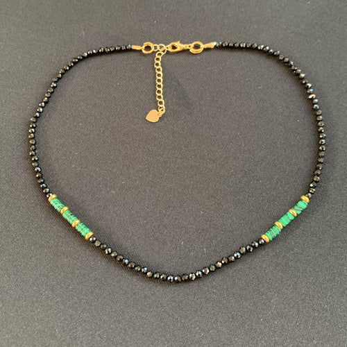 Collier en spinelle noire facettée et malachite "le diamant noir"