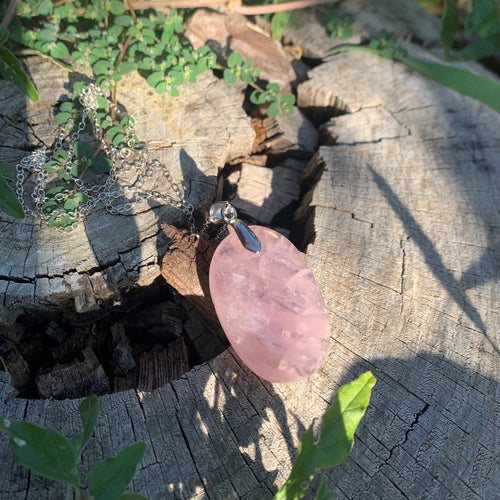 Natural rose quartz pendant with its silver chain